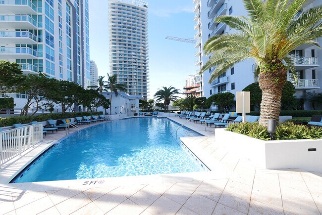 Building Photo - 1050 Brickell Ave