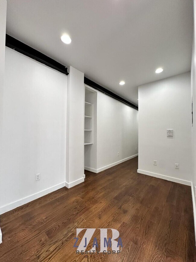 Building Photo - 410 Eastern Pkwy