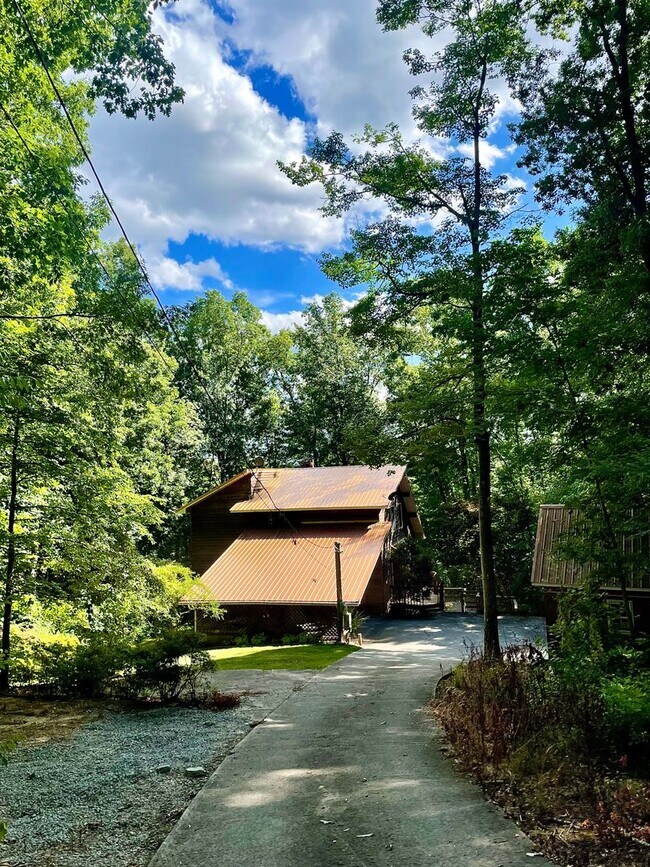 Primary Photo - 418 Summit View Rd