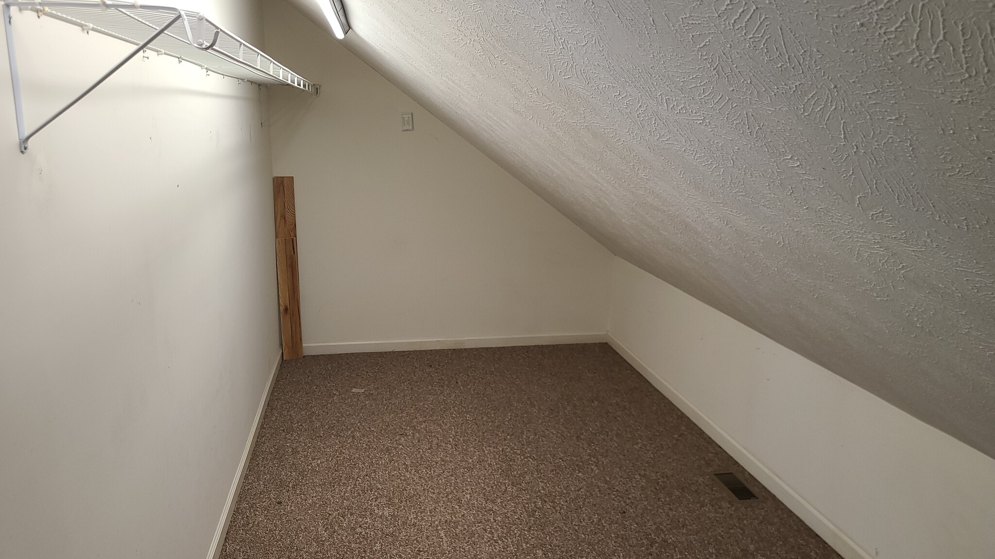 MBR closet/storage - 1526 Old Oak Ln