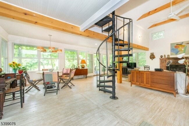 Building Photo - 37 N Rd