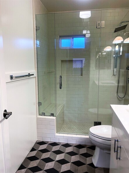 shower - 1168 Grant Ave