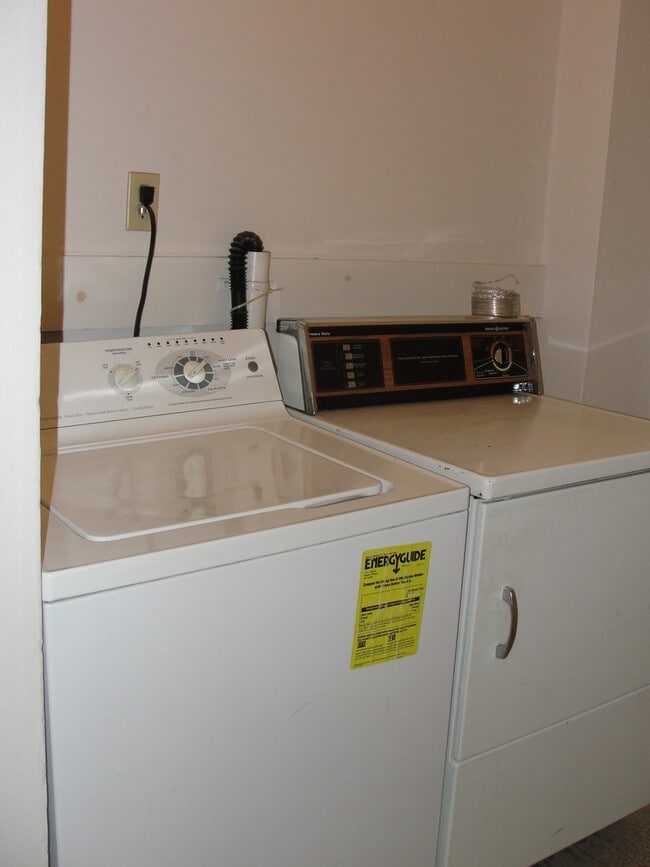 Building Photo - 5542 Fair Oaks St