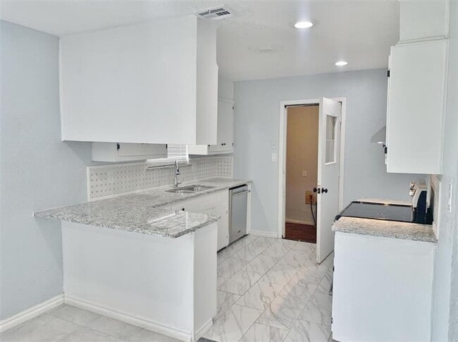 Building Photo - 4207 SE Camden Way