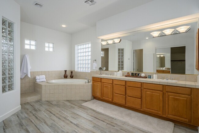 Building Photo - 14705 Canyon Dr