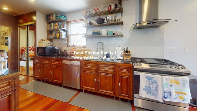 Building Photo - 18 Nashua St