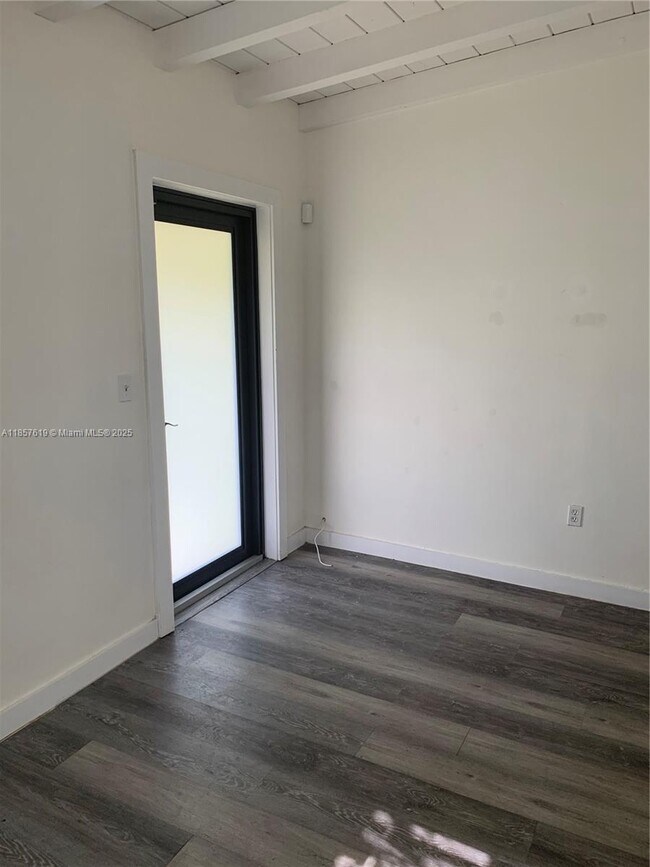 Building Photo - 950 NW 56th St