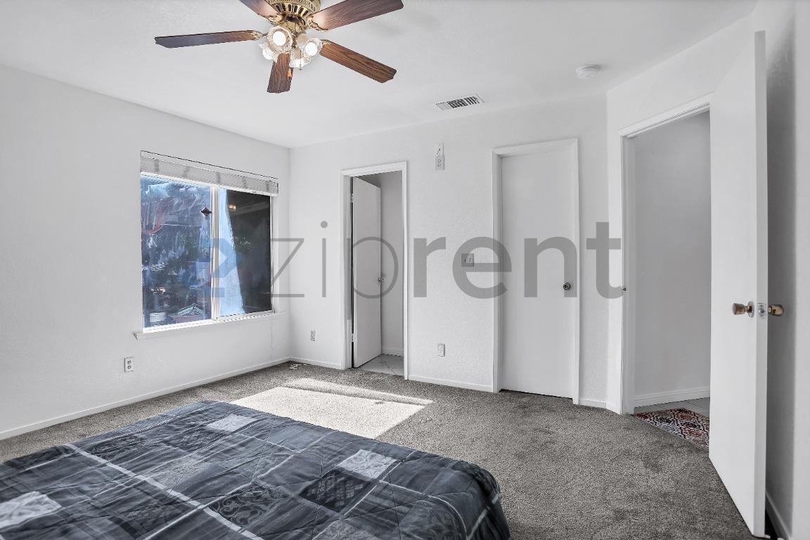 Building Photo - Unit