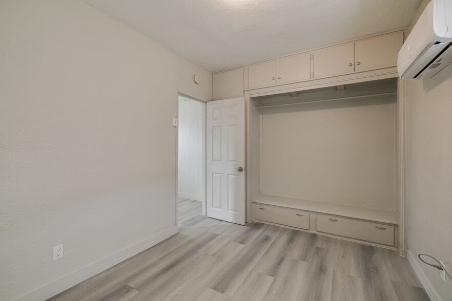 Building Photo - 4701 NW 16th St