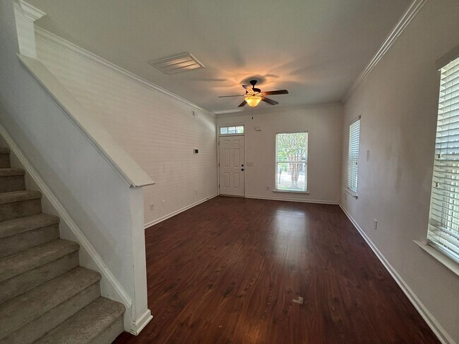 Building Photo - 218 Northwood St