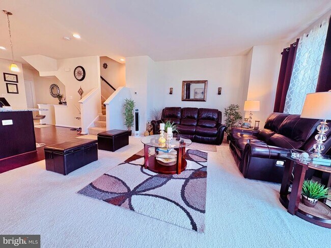 Building Photo - 438 Boxelder Dr