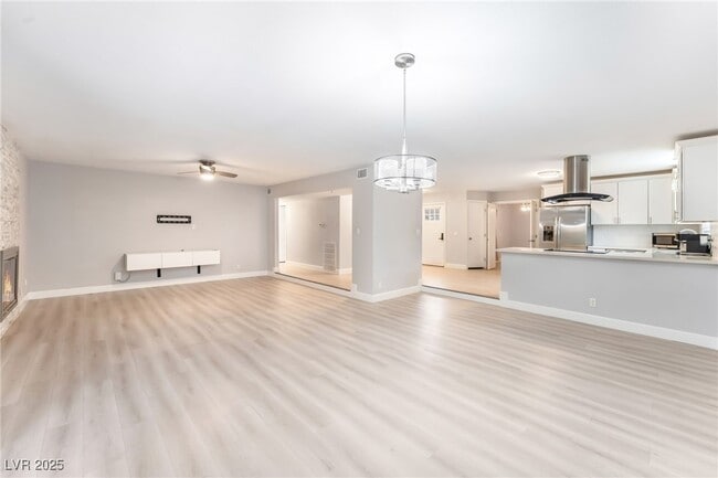 Building Photo - 2905 Kings Way