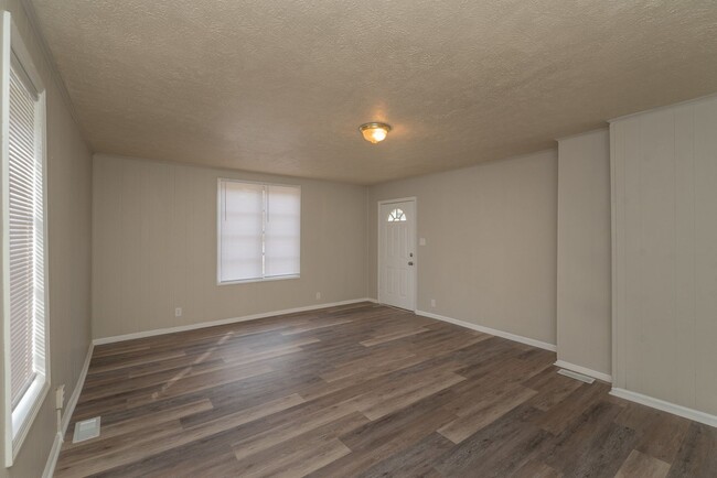 Building Photo - Brick home with a fenced-in yard!