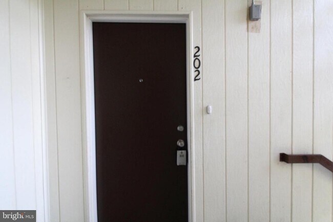 Building Photo - 102 Chesterfield Ln