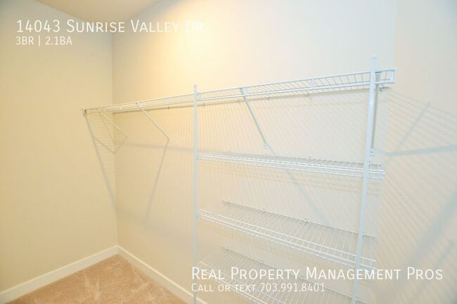 Building Photo - 14043 Sunrise Valley Dr