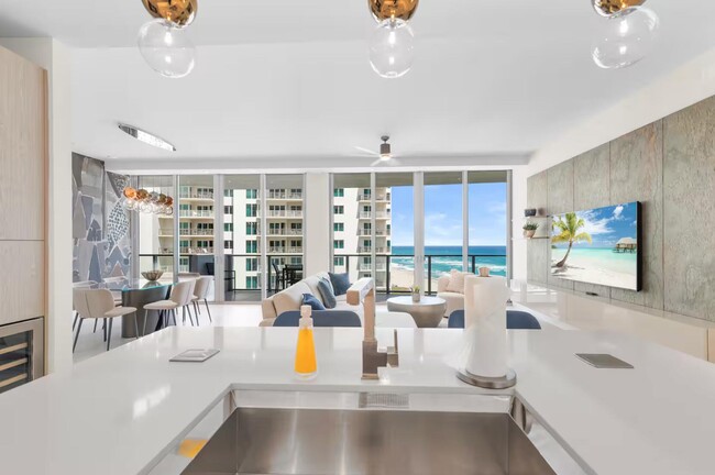 Building Photo - 3100 N Ocean Dr