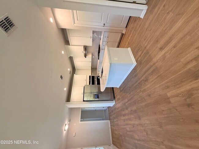 Building Photo - 11156 Spring Meadows Road Unit