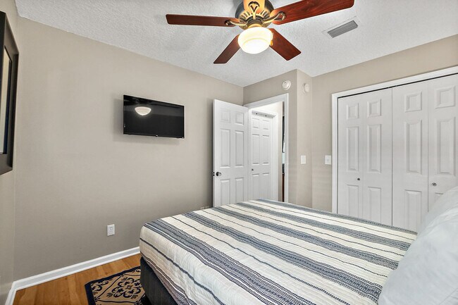 Building Photo - 12 Sylvan Dr