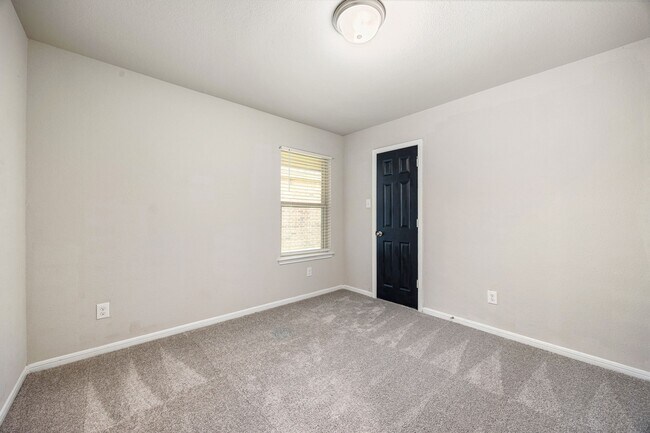 Building Photo - 22630 Rosebush Hl Rd