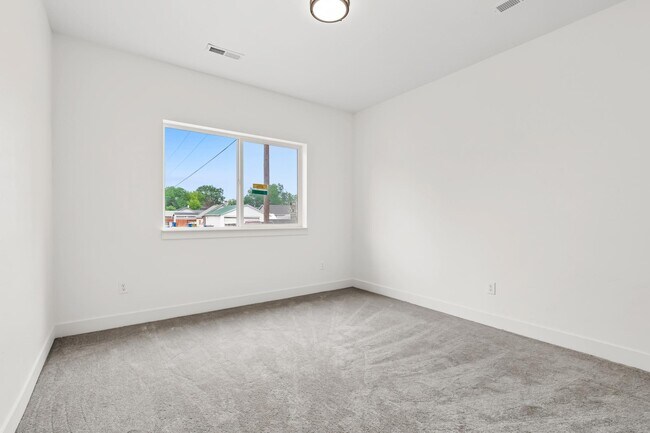 Building Photo - 801 8th St S