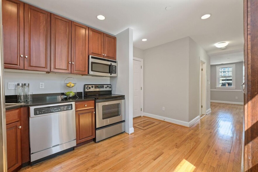Building Photo - 1361 Irving St NW