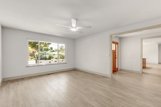 Building Photo - High-End 4-Bedroom Retreat | Designer Kitchen | Resort-Style Backyard & Pool!