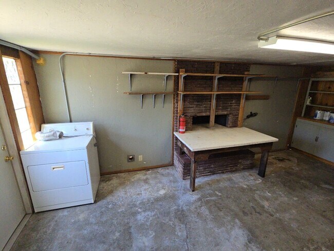 Building Photo - 4BD/2BA Eureka home close to schools, medical services