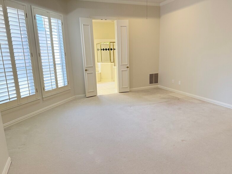 Building Photo - 1410 Biltmore Ct