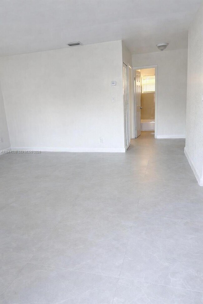 Building Photo - 214 NW 8th Ave