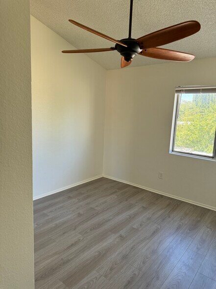 Building Photo - 37413 Norwich Dr