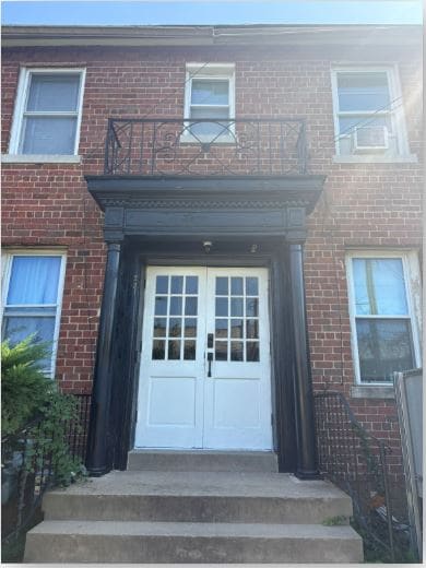 Building Photo - 221 35th St NE