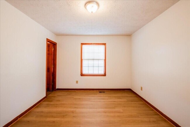 Building Photo - 4967 Macland Rd