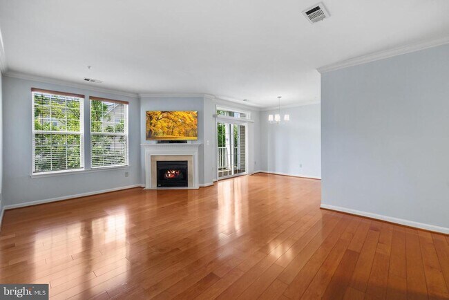 Building Photo - 4950 Brenman Park Dr