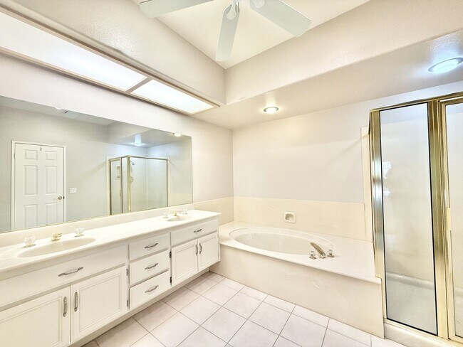 Building Photo - 48625 Cll Esperanza