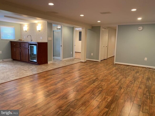 Building Photo - 1334 Mayflower Dr