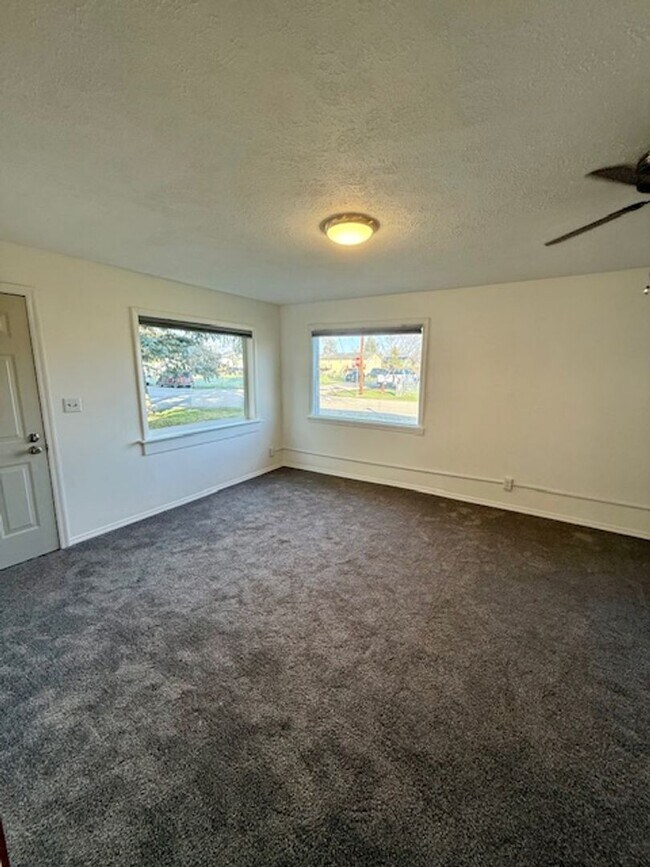 Building Photo - Newly Renovated 2-Bedroom Home – Pet Friendly!