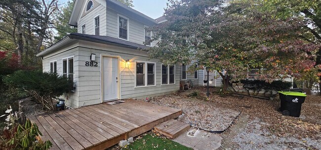 Primary Photo - 882 Locust Dr