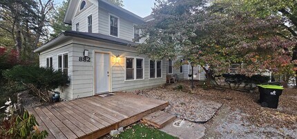 Building Photo - 882 Locust Dr