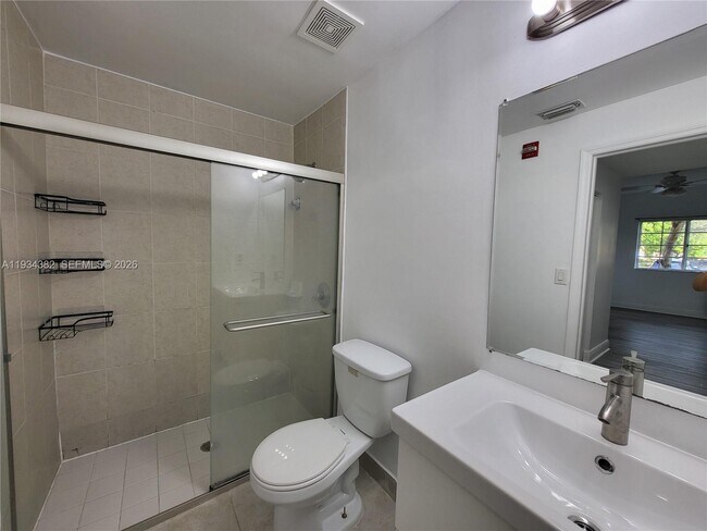 Building Photo - 7200 NW 114th Ave