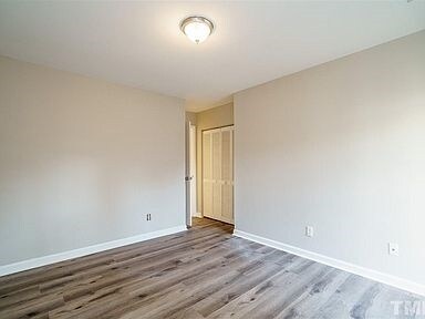 2nd BR viewing 2nd BA entrance - 622 New Kent Plz