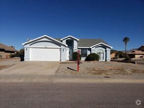 Building Photo - Great Commuting Location to HAFB & Town