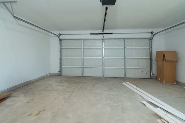 Building Photo - 2400 Del Mar Ave