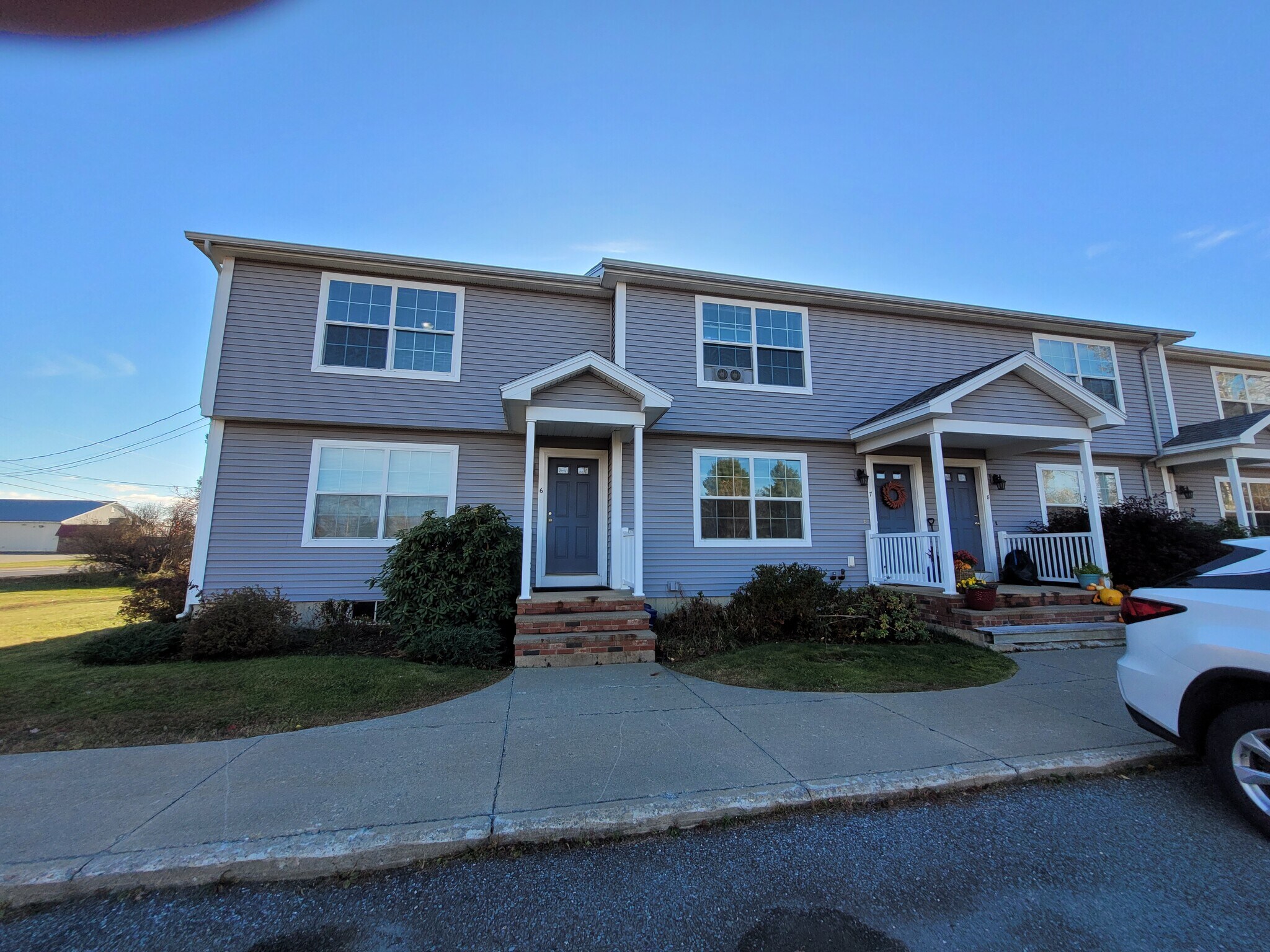 Building Photo - 10 Lupine Rd