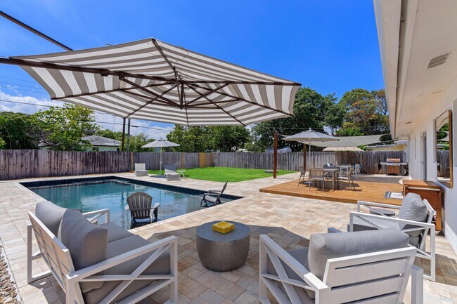 Building Photo - 918 SE 3rd Ave