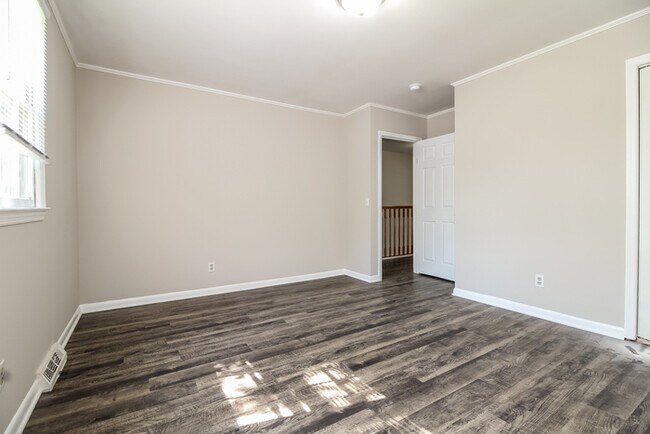 Building Photo - 107 Meadowbrook Dr