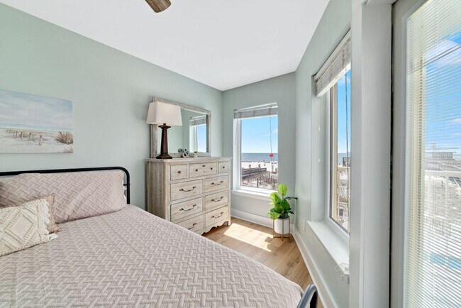 Building Photo - 409 E Beach Blvd