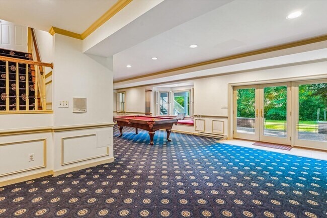 Building Photo - Magnificent 5 Bedroom, 4.5 Bathroom Bethes...