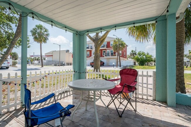 Building Photo - Fully Renovated Beachside Beauty – Walk to...