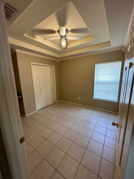 Building Photo - 3603 S Embassy Ave