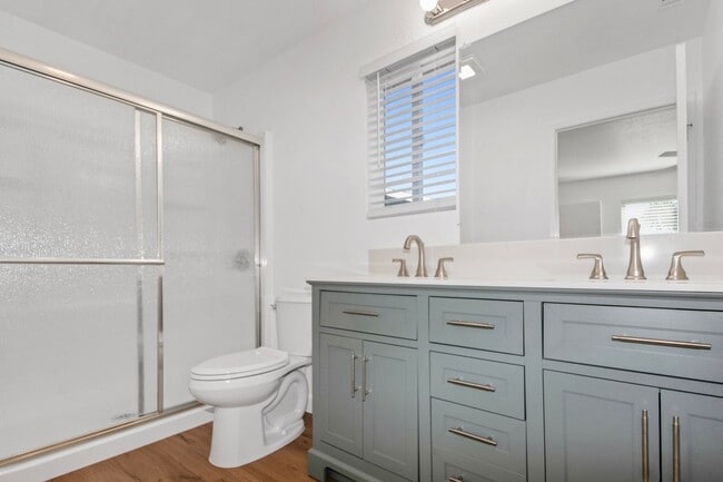 Building Photo - 3/2 Remodeled Home with Large Fenced Yard